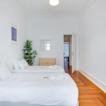 Apartment Family Comfort In Principe Real Ac And Parking Lisbon