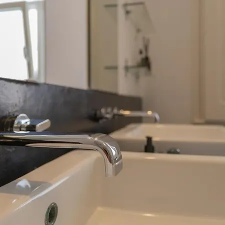 Апартаменты Family Comfort In Principe Real Ac And Parking Лиссабон